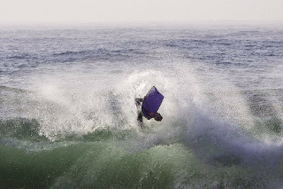 Sintra Portugal Pro arranca com boas ondas e muito nevoeiro