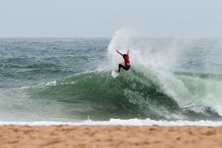 Frederico Morais sagra-se campeão nacional de surf