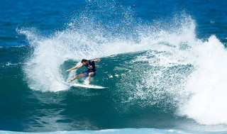 Portugueses brilham no Reef Hawaian Pro