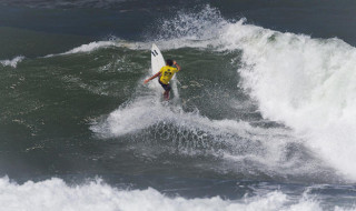 Vasco Ribeiro venceu 1º heat na triple crown havaiana