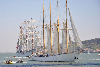 Grandes veleiros partem rumo a Cádiz