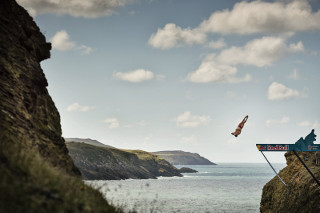 Red Bull Cliff Diving na Lagoa Azul