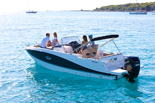 Quicksilver Activ Sundeck recebe Prémio Moteur Boat 2016